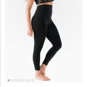 Belly Bandit MOTHER TUCKER®
Leggings